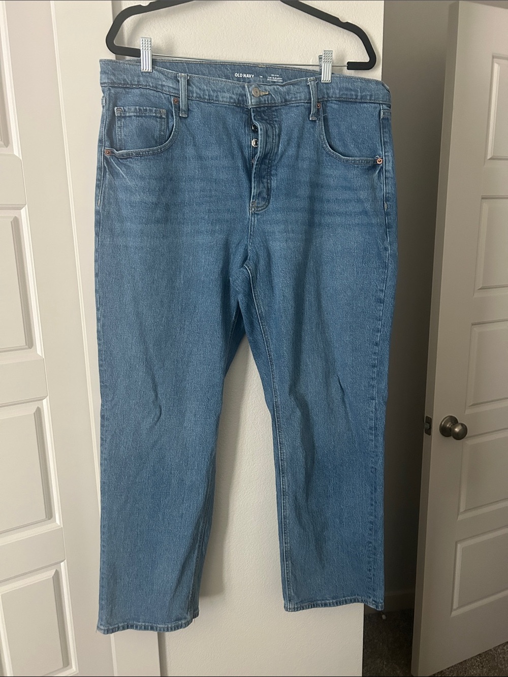Old Navy Medium Blue Straight-Leg Women's Jeans